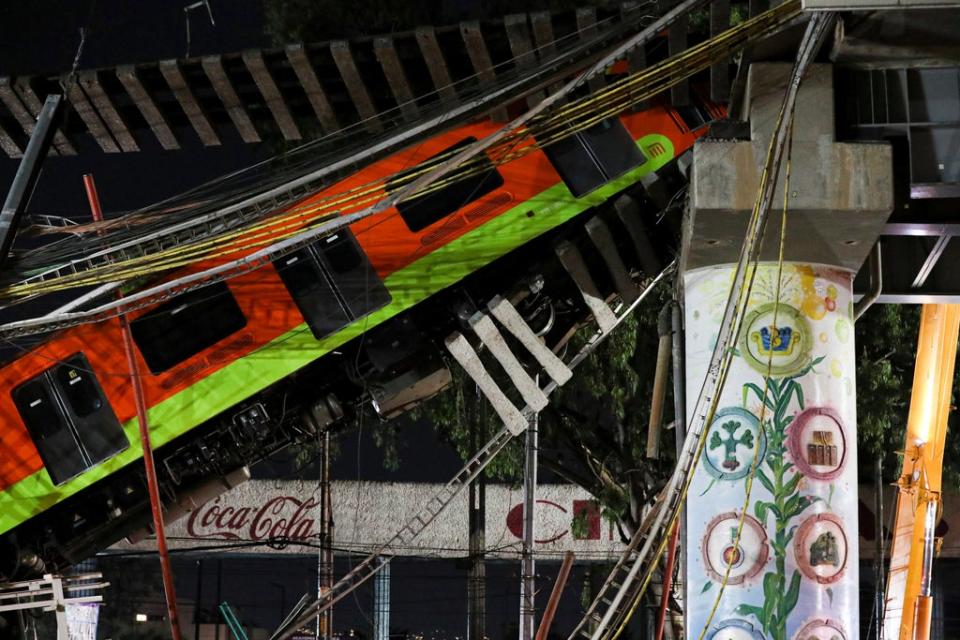 MÉXICO-METRO COLAPSO (AP)