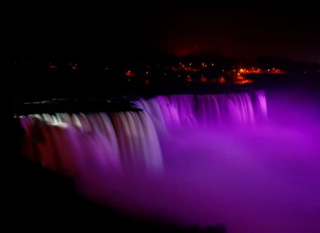 Nach dem Tod von Prince: Die Welt leuchtet in "Purple Rain"