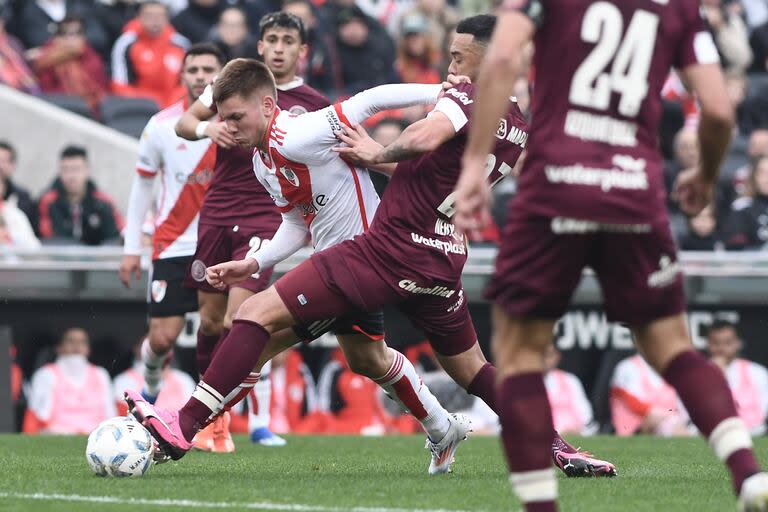 Franco Mastantuono hizo amonestar a dos jugadores rivales