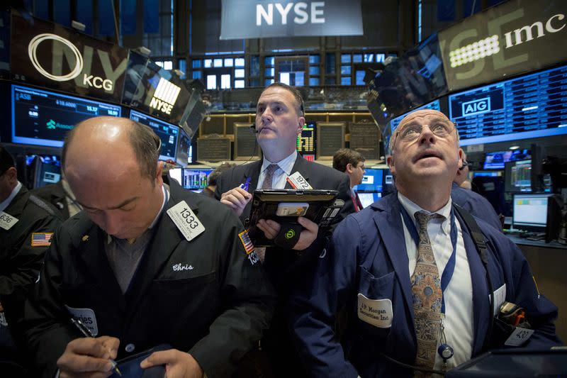 Traders work on the floor of the New York Stock Exchange February 24, 2015. REUTERS/Brendan McDermid