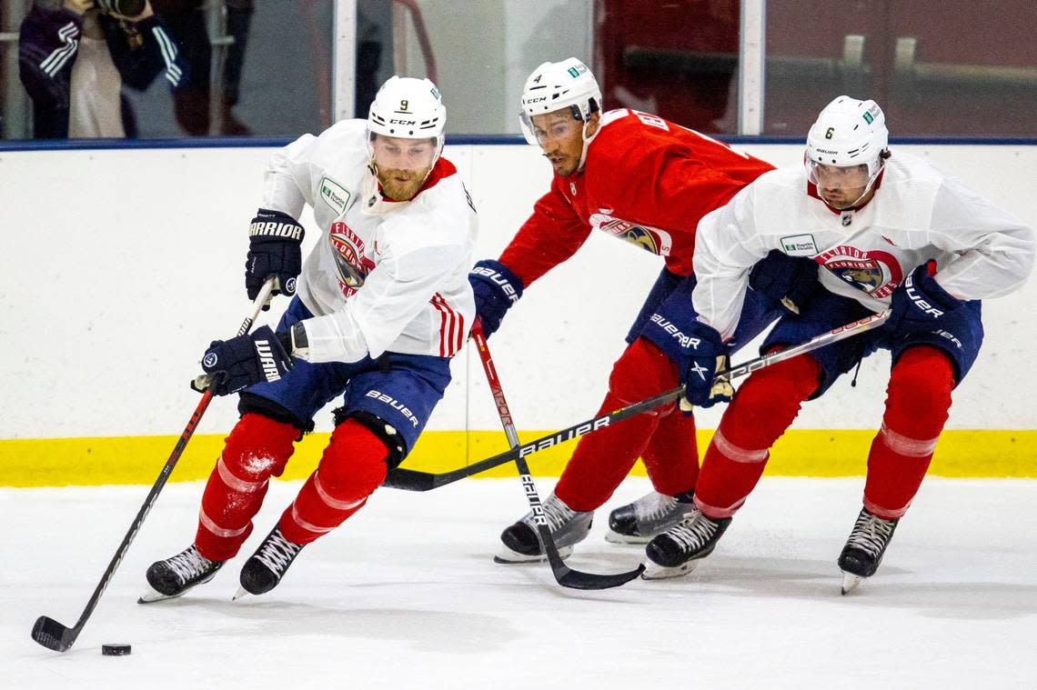 Florida Panthers forward Colin White (6) screens defender Michael Del Zotto (17) as forward Sam Bennett (9) skates toward the goal during 2022-23 Training Camp presented by Baptist Health at the Panthers IceDen in Coral Springs, Florida, on Thursday, September 22, 2022.
