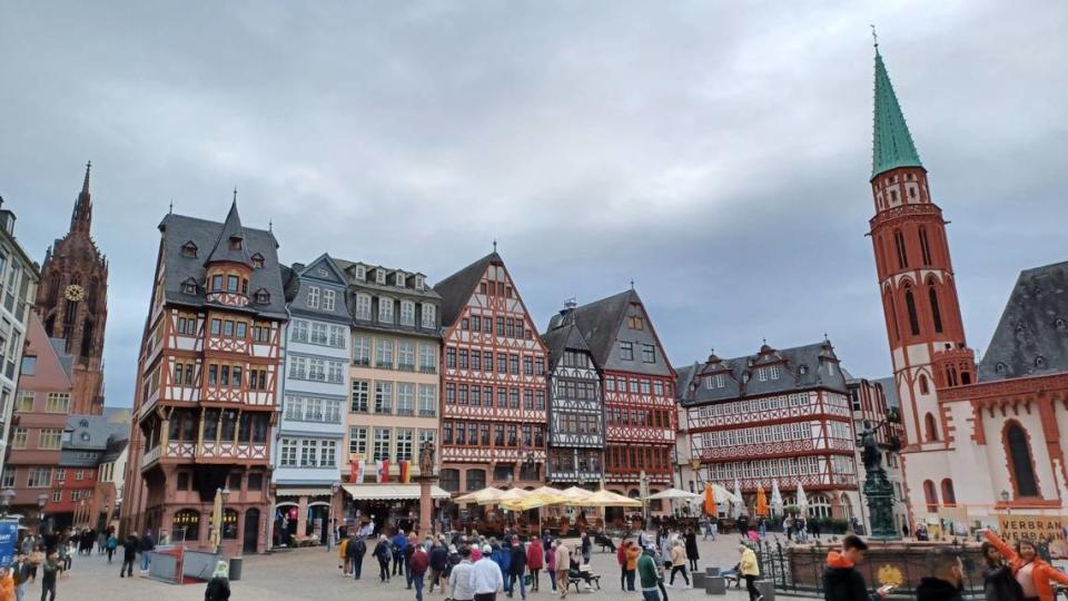 Plaza Romerberg, en la original los nazis realizaron quemas de libros.