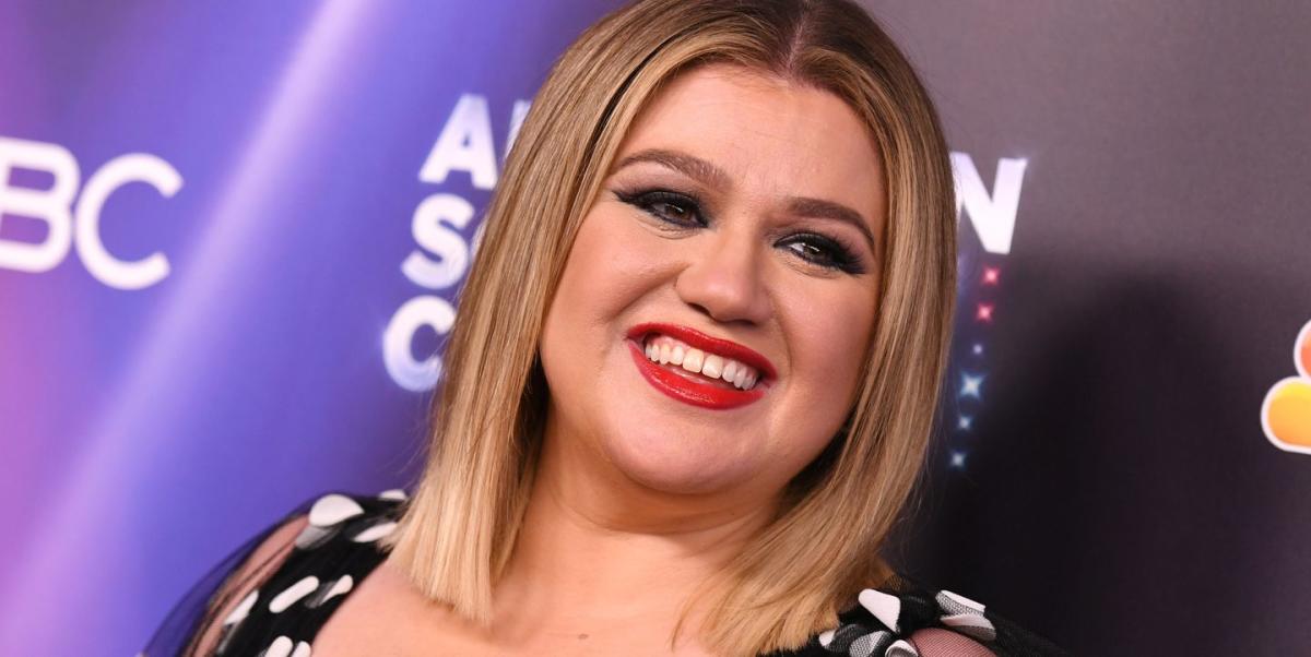 Kelly Clarkson wore a sheer lace dress and 'Voice' fans are losing it ...