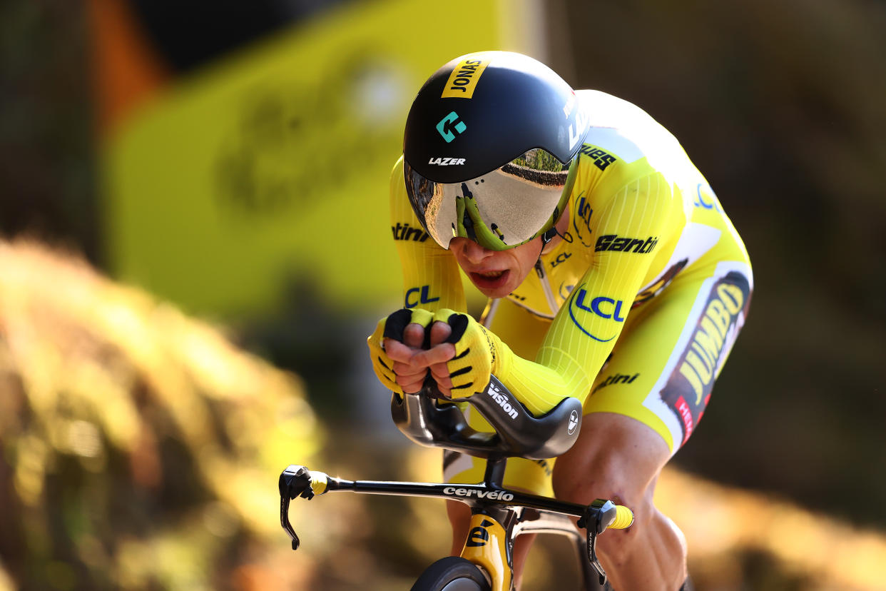  Jonas Vingegaard during the time trial at the 2023 tour de france wearing the yellow jersey 