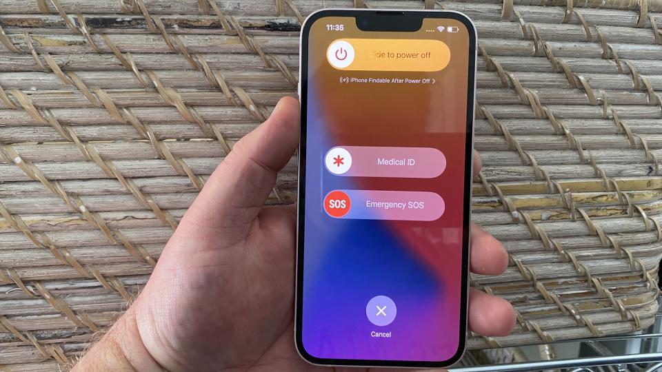 iPhone 13 emergency sos screen