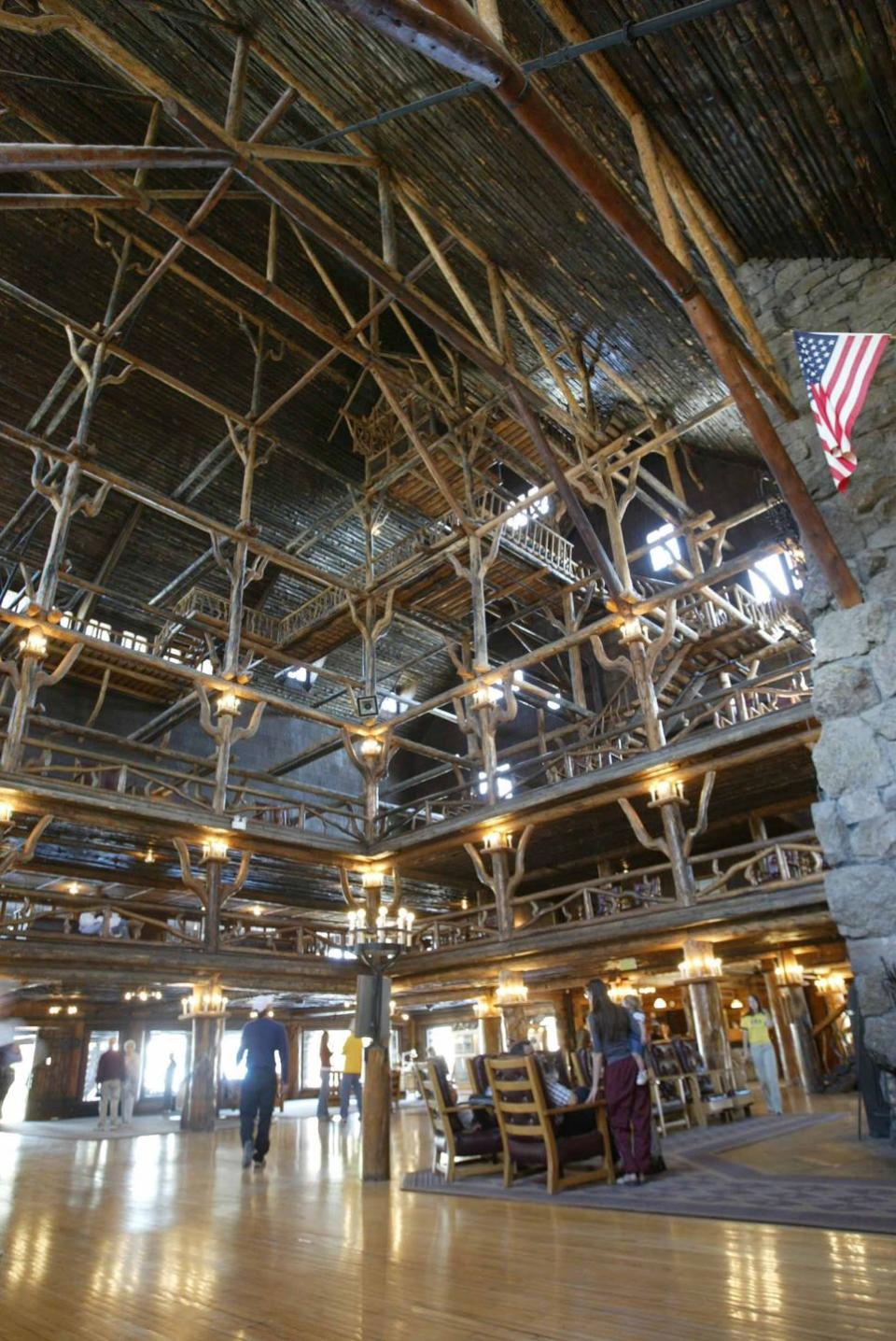 Old Faithful Inn: Yellowstone National Park