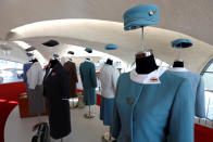 El hotel alberga además un museo de la aerolínea Trans World Airlines, con los uniformes de las asistentes de vuelo, que en aquella época eran diseñados por prestigiosos modistos como Balmain, Ralph Lauren o Valentino. (Foto: Mike Segar / Reuters).