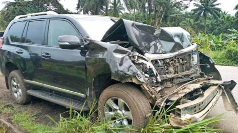 The damage to Eto'o's car can be seen in photos from the crash scene.