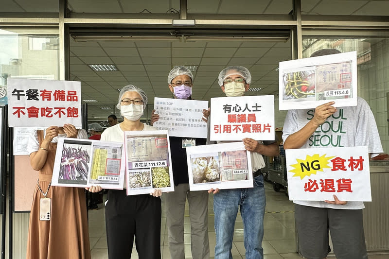 台南大灣國小澄清午餐食材事件遭誤導 台南市永康區大灣國小營養午餐食材遭外界質疑，市 府22日派員前往視察處理流程，校方強調是有心人士 引用被學校退貨的食材照片刻意誤導。 中央社記者楊思瑞攝  113年4月22日 