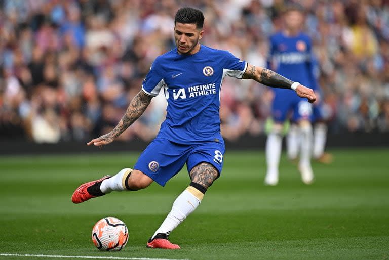 Enzo Fernández, con la camiseta 8 de Chelsea, que pondría sus ojos en el fútbol argentino