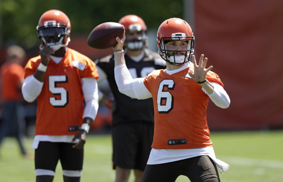 The Browns insist top pick Baker Mayfield (6) won't start right away over Tyrod Taylor. (AP)