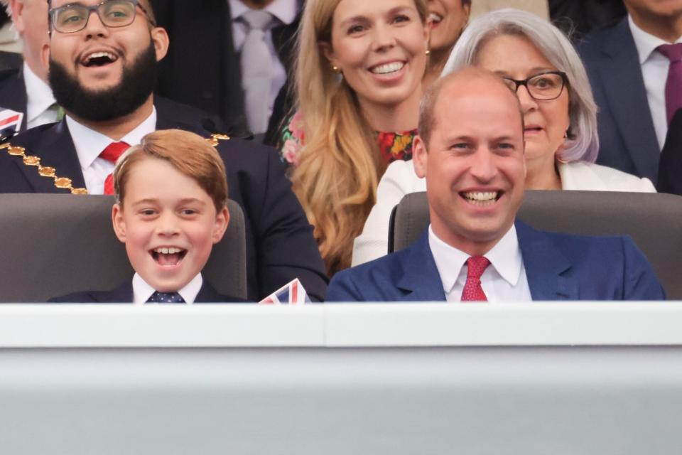 LONDON, ENGLAND - JUNE 04: (L-R) Prince George of Cambridge and Prince William, Duke of Cambridge during the Platinum Party at the Palace in front of Buckingham Palace on June 04, 2022 in London, England. The Platinum Jubilee of Elizabeth II is being celebrated from June 2 to June 5, 2022, in the UK and Commonwealth to mark the 70th anniversary of the accession of Queen Elizabeth II on 6 February 1952. (Photo by Chris Jackson - WPA Pool/Getty Images)