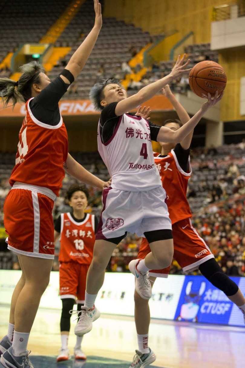 佛光大學李宜樺（中）貢獻22分，可惜未能助隊獲勝。（圖／中國時報杜宜諳攝）