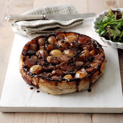 HONEY-GLAZED-SHALLOT-TARTE-TATIN