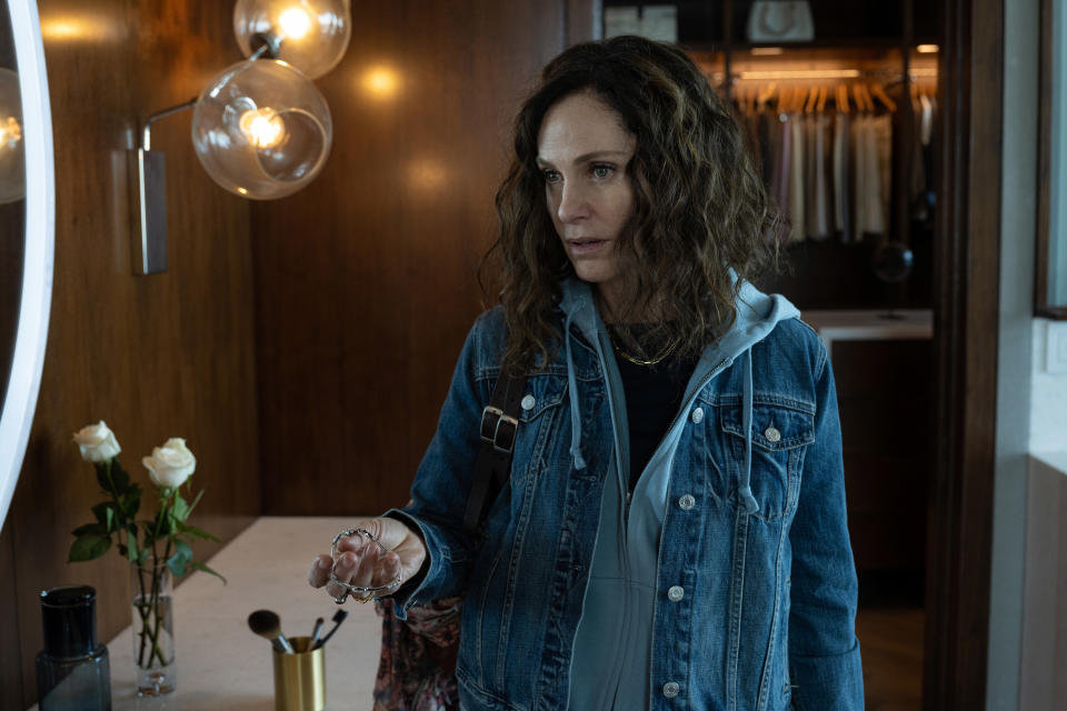 Zoe McDonald (Amy Brenneman) in The Old Man (Disney+)