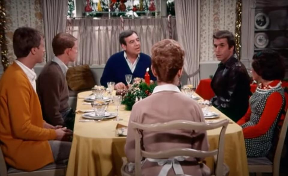 The Cunninghams prepare for a Christmas meal with Fonzie in "Happy Days"