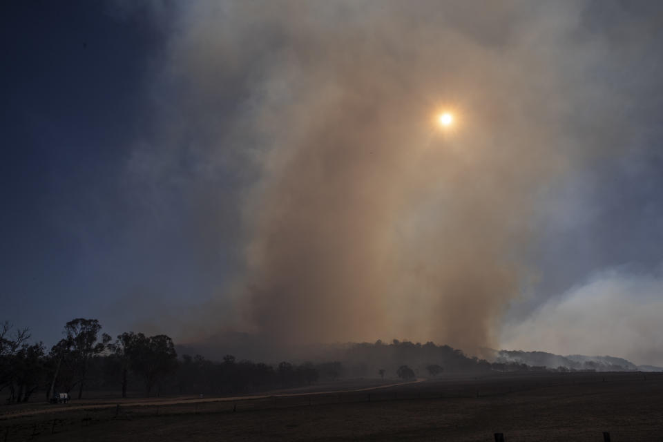 Fire burns on Bolivia Hill near Glen Innes on November 10, 2019 in Glen Innes, Australia. Three people are confirmed dead with the death toll expected to rise and more than 150 homes have been destroyed as bushfires continue to burn across eastern Australia. Two people died in the fire in the Kangawalla area, near Glen Innes on the New South Wales north coast. Another body was found in a burnt out house in the township of Johns River, north of Taree on Saturday. Drought-like conditions across Northern NSW and Queensland coupled with hot weather and winds have hampered efforts to bring more than 80 fires under control. Four fires (two in NSW and two in QLD) are at emergency level, while a state of emergency has been declared across parts of Queensland. (Photo by Brook Mitchell/Getty Images)