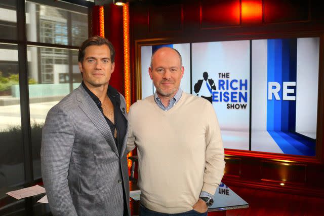 <p>The Rich Eisen Show (via <a href="https://twitter.com/richeisenshow/status/1023290857229758466" data-component="link" data-source="inlineLink" data-type="externalLink" data-ordinal="1">Twitter</a>)</p> Rich Eisen poses with actor Henry Cavill on The Rich Eisen Show