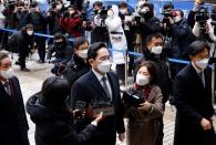 Samsung Group heir Jay Y. Lee arrives at a court in Seoul
