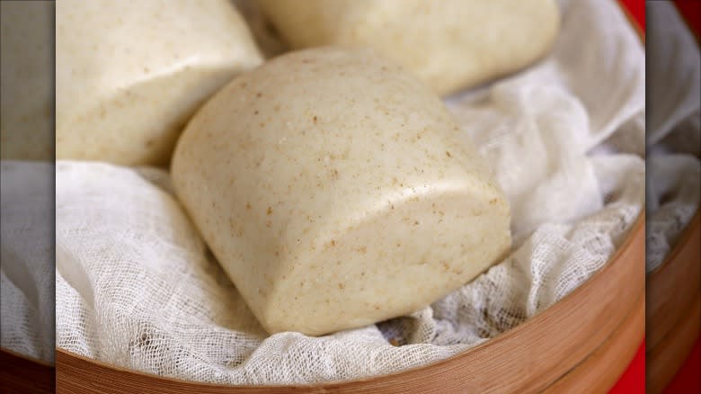 mantou bread in basket