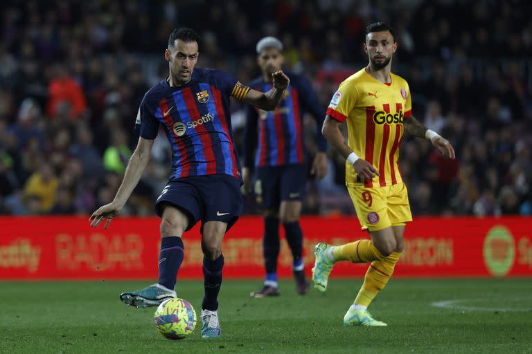 El argentino Castellano, detrás de Busquets, tuvo la oportunidad de gol más clara para Girona