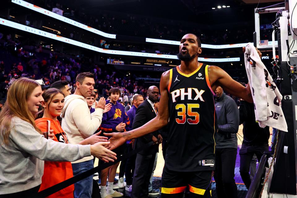 Phoenix Suns forward Kevin Durant (35) celebrates after beating the Sacramento Kings 119-117 at Footprint Center in Phoenix on Jan. 16, 2024.