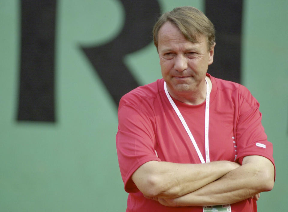 French Open 2003, Paris; Maenner/Einzel Training; Dirk HORDORFF - Trainer von Rainer Schuettler  (Photo by Christof Koepsel/Bongarts/Getty Images)