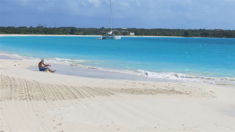 De arena finísima, característica en toda la isla, Rendezvous es una de las mejores playas de Anguila. fotos: daniel flores