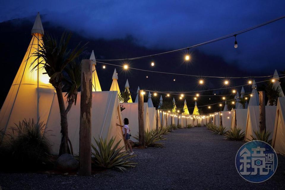 由營主自己設計建造的豪華露營帳篷，尖圓頂的獨特造型，讓園區洋溢著異國情調。