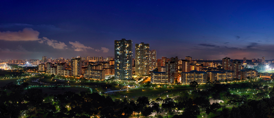 Instead of hanging out at cafes, why not try hanging out at our parks? Bishan Park at Night. (Image Credit: By chensiyuan via Wikimedia Commons)