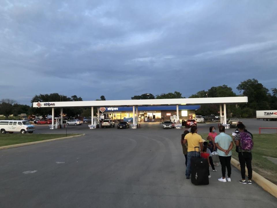 A local volunteer tries to help a Honduran migrant family find a place to stay after they were released this week in Del Rio