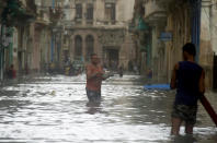 <p>La Habana. El potente meteoro arrancó tejados, derribó edificios e inundó cientos de millas de territorio costero en Cuba tras dejar un rastro de destrucción en todo el Caribe. (AP Photo/Ramon Espinosa) </p>