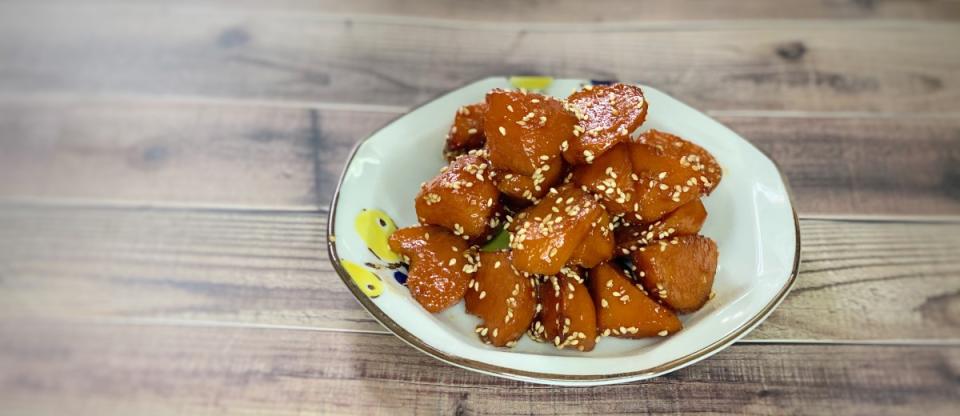 三餸一湯食譜│家宴晚餐！台式麻油雞/蒜蓉蒸蝦糯米飯/醬牛腱/芝麻蜜汁番薯