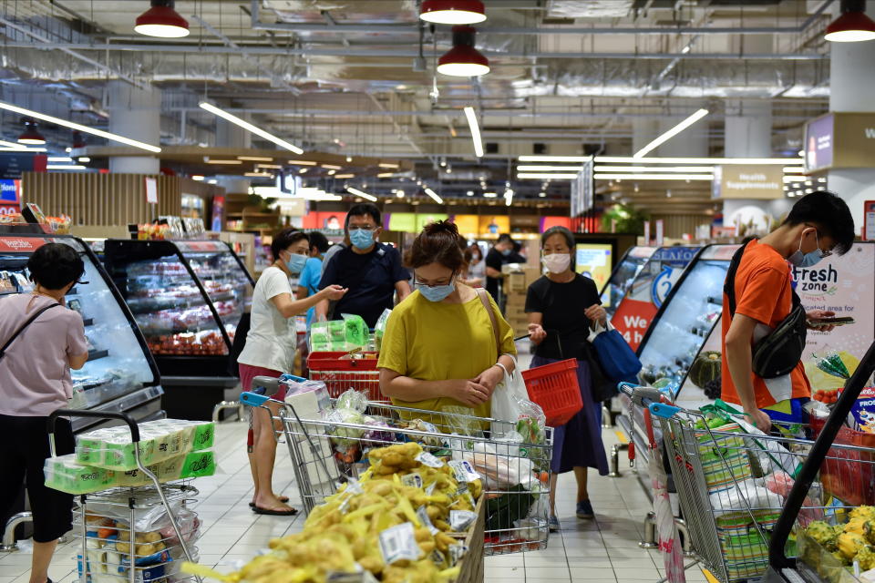 People shop for groceries at a supermarket after curbs on social gatherings and public activities were announced following a rise of coronavirus disease (COVID-19) cases in Singapore May 14, 2021. REUTERS/Caroline Chia