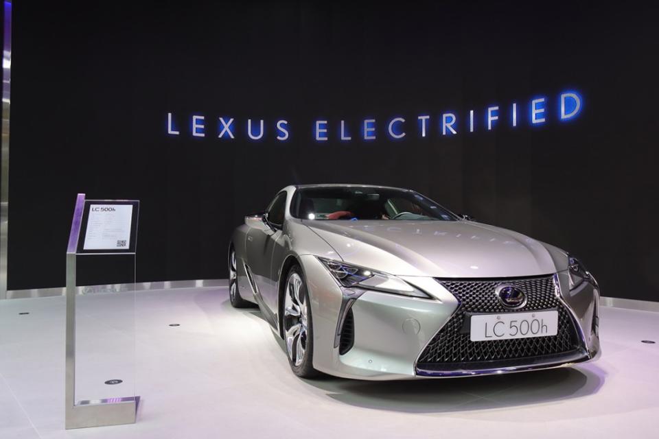 lexus-electrified-ux300e-nx450h