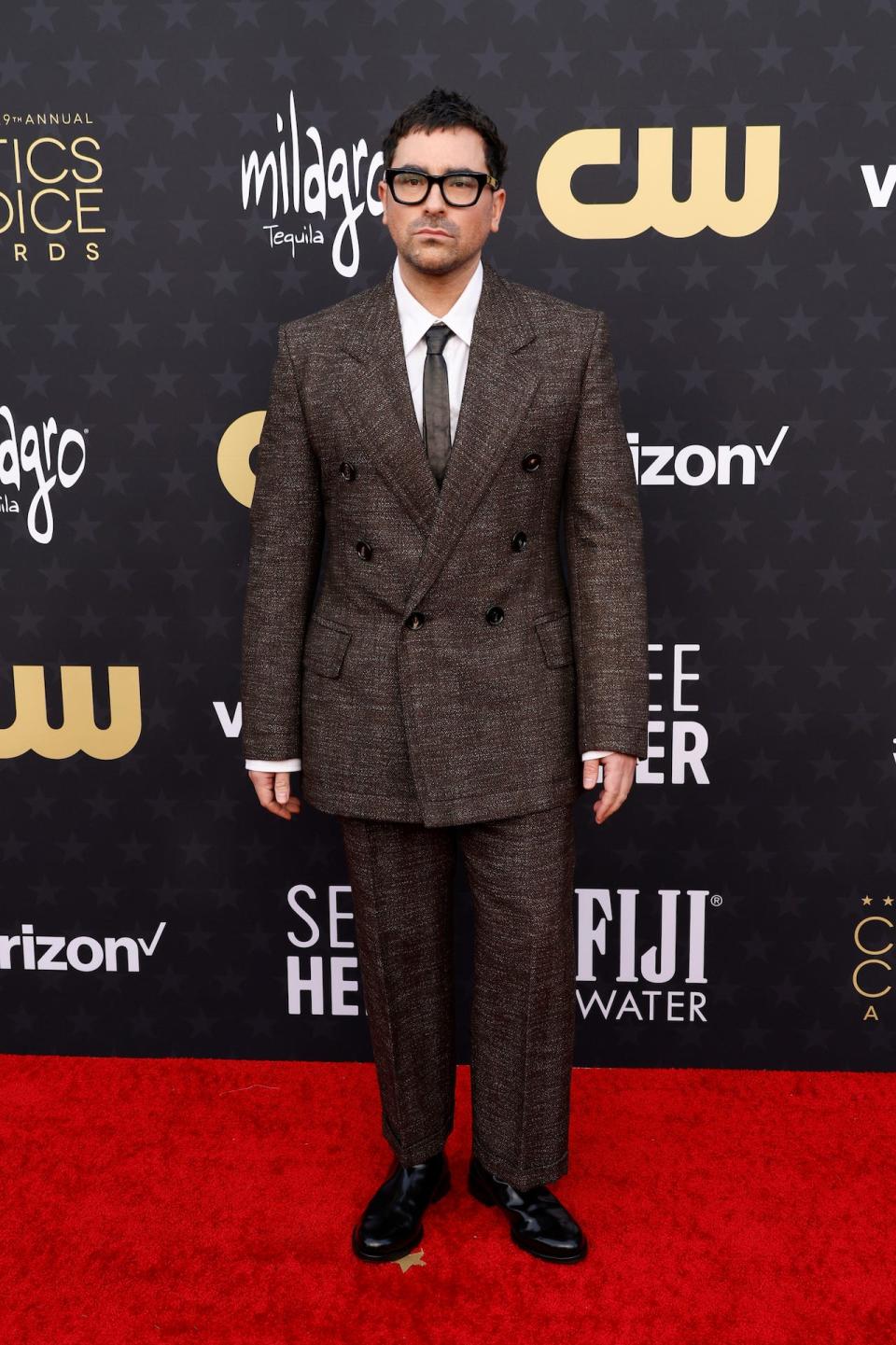 Dan Levy attends the 2024 Critics Choice Awards.