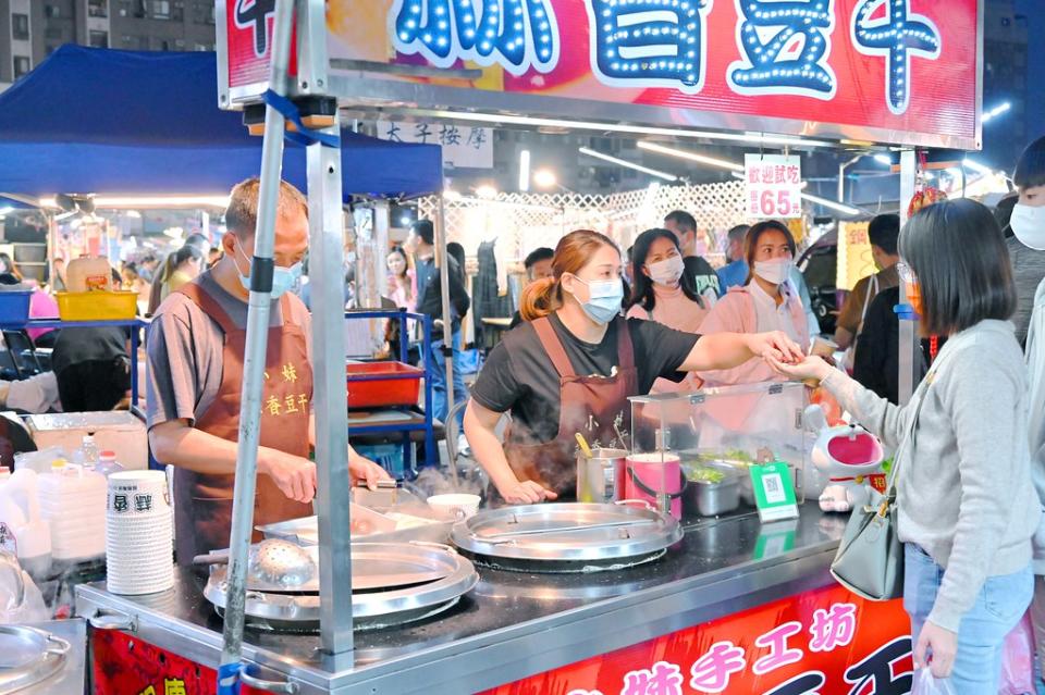 台中旱溪夜市｜小妹手工坊蒜香豆干