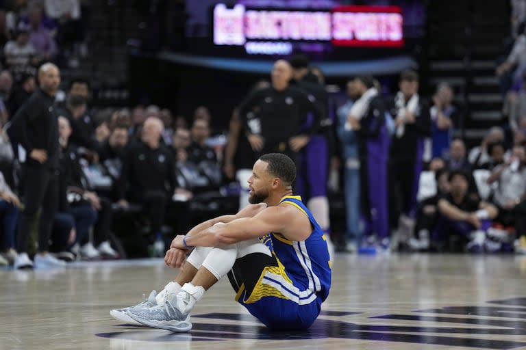 Stephen Curry  y un golpe doloroso para Golden State Warriors (AP Photo/Godofredo A. Vásquez)