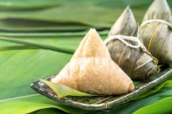 <span class="s1">Photo：<a href="https://www.freepik.com/premium-photo/close-up-asian-chinese-homemade-zongzi-rice-dumpling-food-dragon-boat-festival_12817601.htm#page=1&query=zongzi&position=7" rel="nofollow noopener" target="_blank" data-ylk="slk:freepik.com;elm:context_link;itc:0;sec:content-canvas" class="link ">freepik.com</a></span>