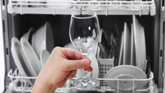 Caring for Your Big Wine Glass: Dishwashing vs. Hand-washing Wine