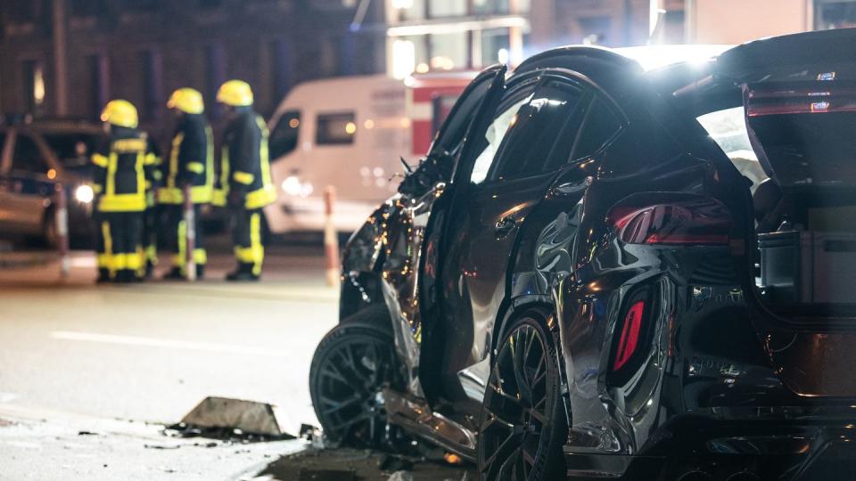 Bei einer tödlichen Kollision in Frankfurt hat ein SUV mehrere Menschen erfasst.