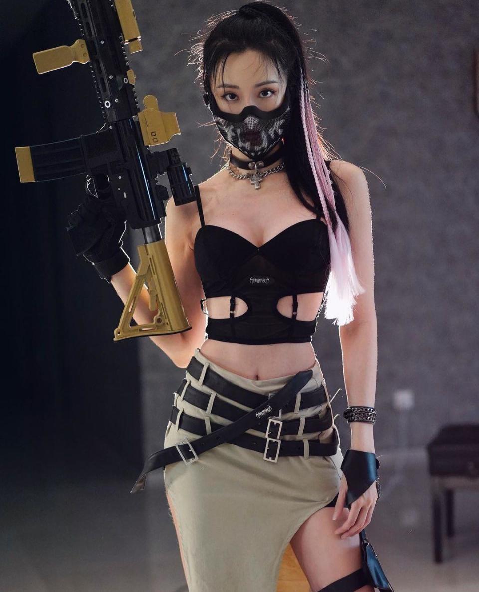 李元玲PO出Cosplay女殺神的照片。（翻攝自李元玲IG）