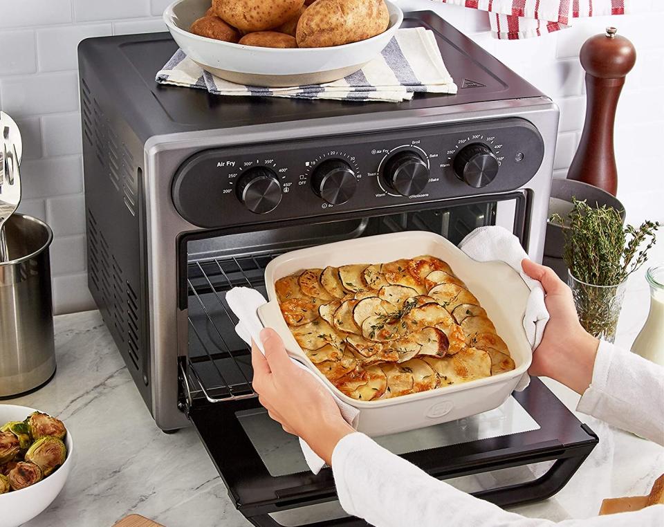 Dual thermostats ensure your meals are heated evenly. (Photo: Amazon)