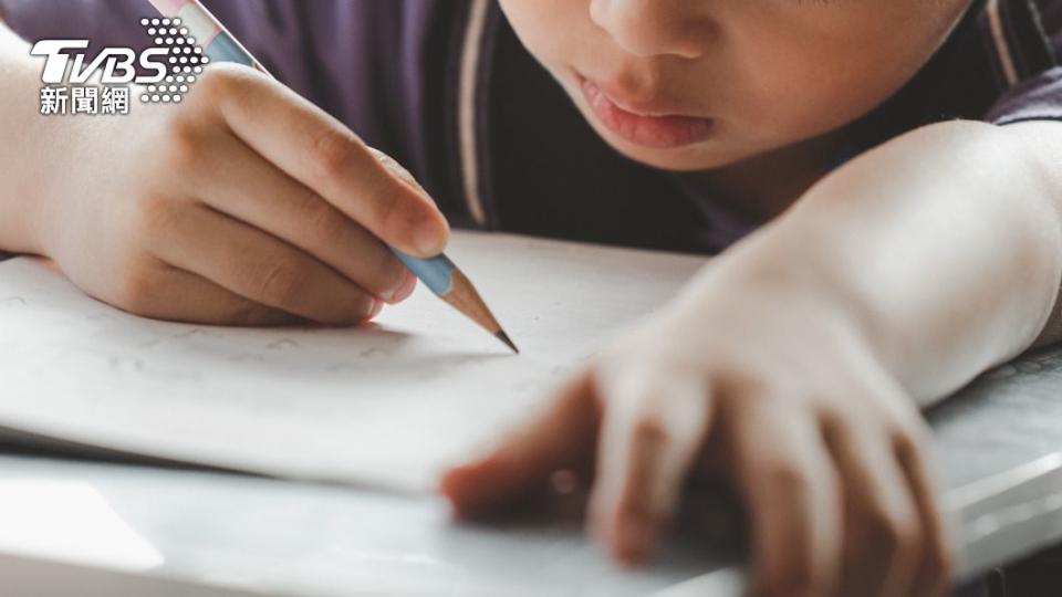 小學生回家作業連家長都被考倒。（示意圖／shutterstock達志影像）