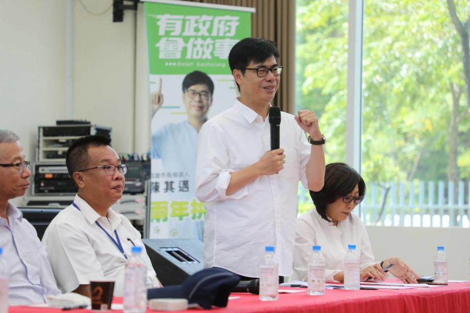 陳其邁(右二)參訪和發產業園區，並與業者代表舉行座談會。   圖：陳其邁競辦/提供