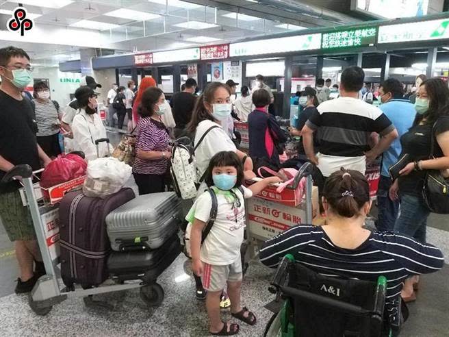 全民瘋國旅，觀光人潮湧向離島、東部。圖為澎湖機場一景。（圖／本報系資料照）