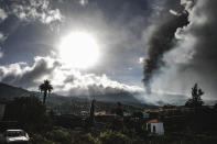 Smoke billows from a volcano near Los Llanos de Ariadne on the island of La Palma in the Canaries, Spain, Tuesday Sept. 21, 2021. Several small earthquakes have shaken the Spanish island of La Palma off northwest Africa, keeping nerves on edge as rivers of lava continue to flow toward the sea after Sunday's volcanic eruption with the lava gradually closing in on the more densely populated coastline. (Kike Rincon/Europa Press via AP)