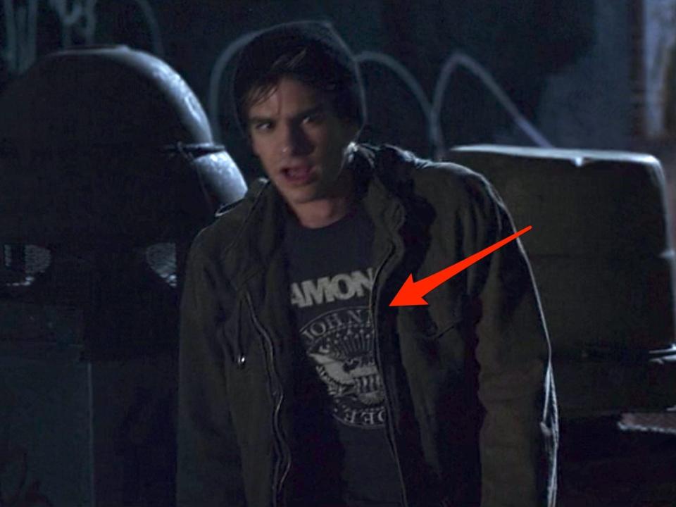 A red arrow pointing to Peter Parker wearing a Ramones t-shirt in "The Amazing Spider-Man."