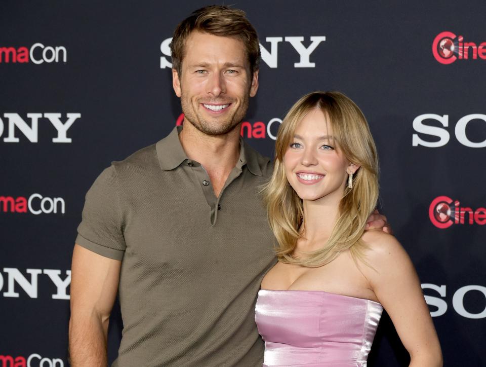 Glen Powell Sydney Sweeney smiling