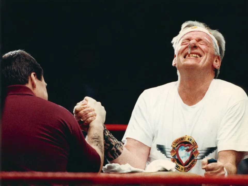 Herb and Herwald arm wrestle at the Malice in Dallas